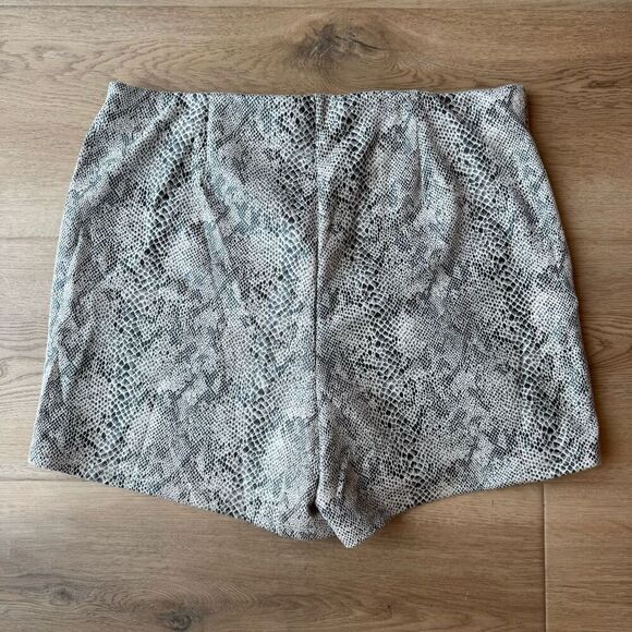 HAVE Los Angles Snakeprint Faux Wrap Mini Skort - Picture 4 of 5